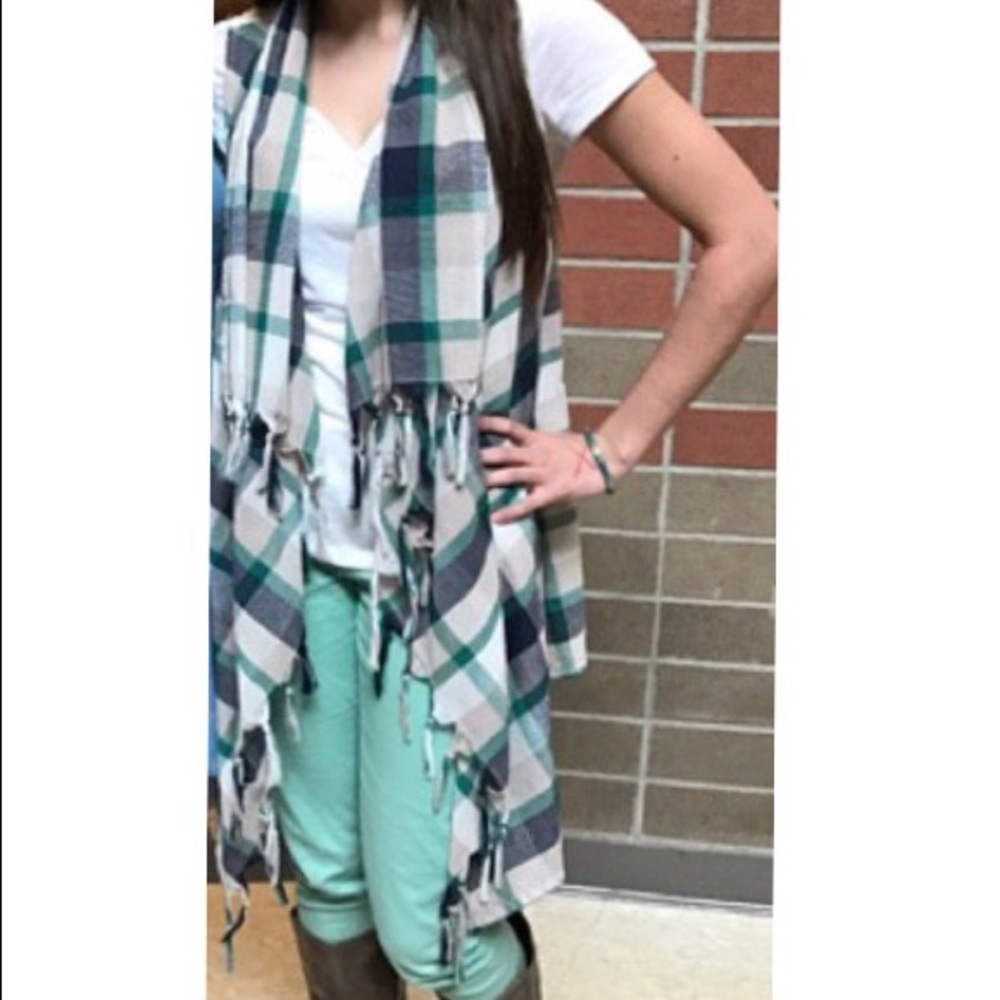 Boutique plaid, long vest